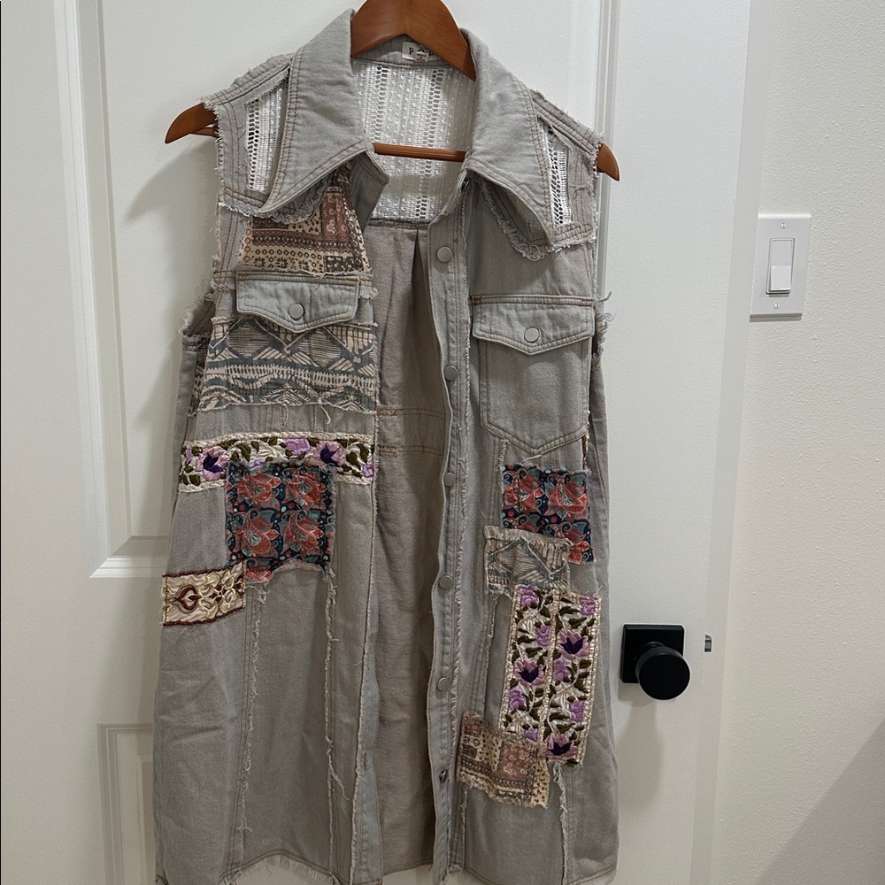 POL Cream and Tan Textured Vest